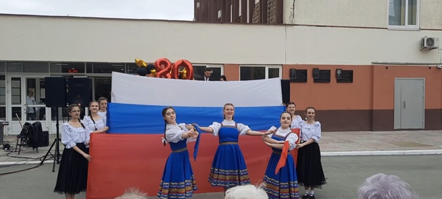 Хореографический коллектив «Зазеркалье» МОУ «СОШ №102».