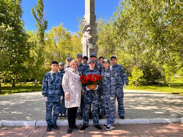 Церемония возложения цветов..